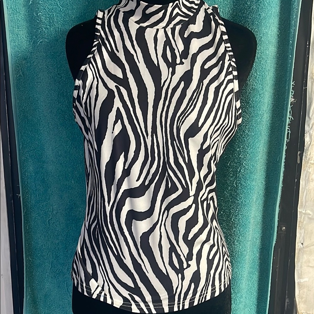 SHEIN Black and White Asymmetrical Fitted Tank Top